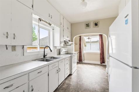 958 S Iowa Avenue Washington IA 52353