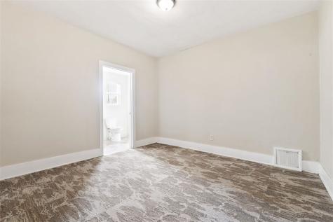 958 S Iowa Avenue Washington IA 52353