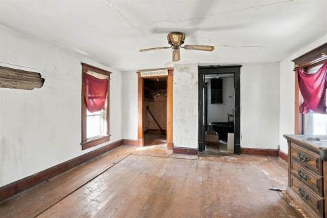 410 E Railroad Avenue IA 50066