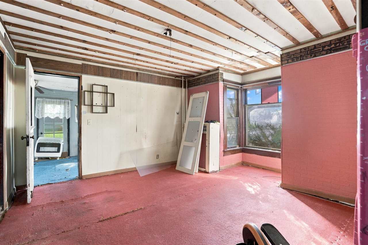 410 E Railroad Avenue IA 50066