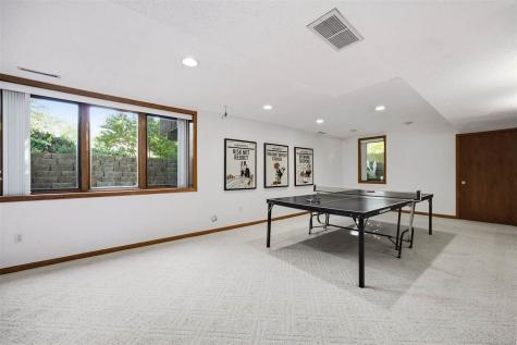 1935 Flanigan Court Iowa City IA 52246