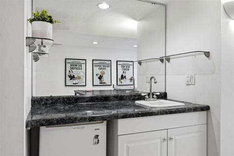 1935 Flanigan Court Iowa City IA 52246