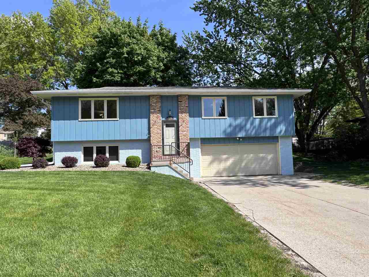 224 N Mount Vernon Drive Iowa City IA 52245