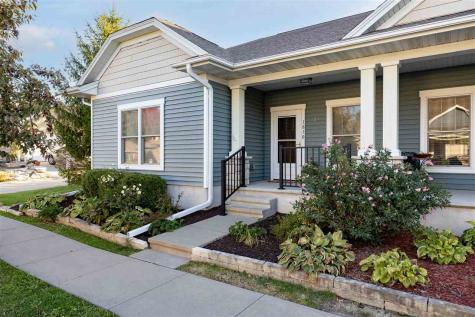 1810 Chelsea Court Iowa City IA 52240