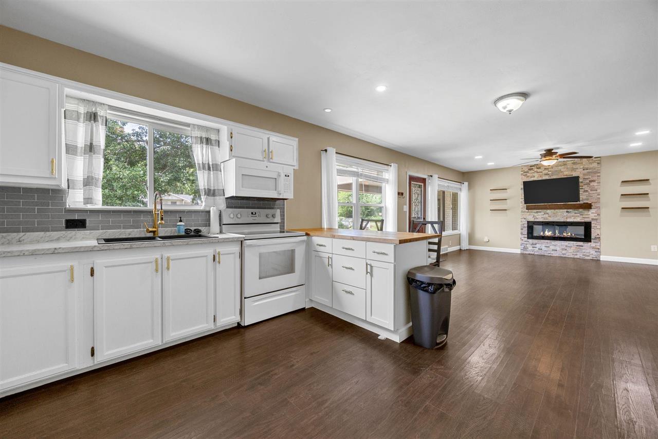709 6th Avenue Coralville IA 52241