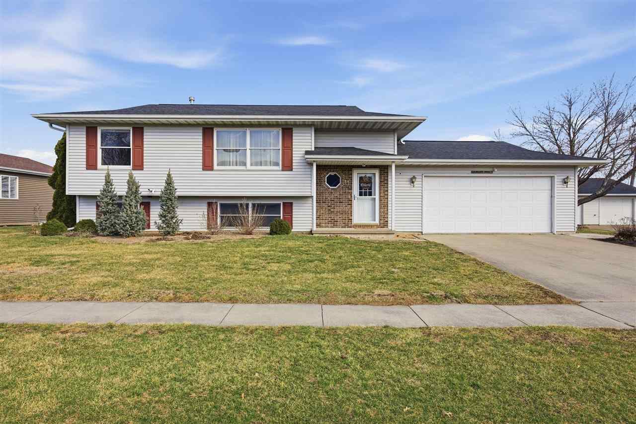 11 Williams Circle Hills IA 52235