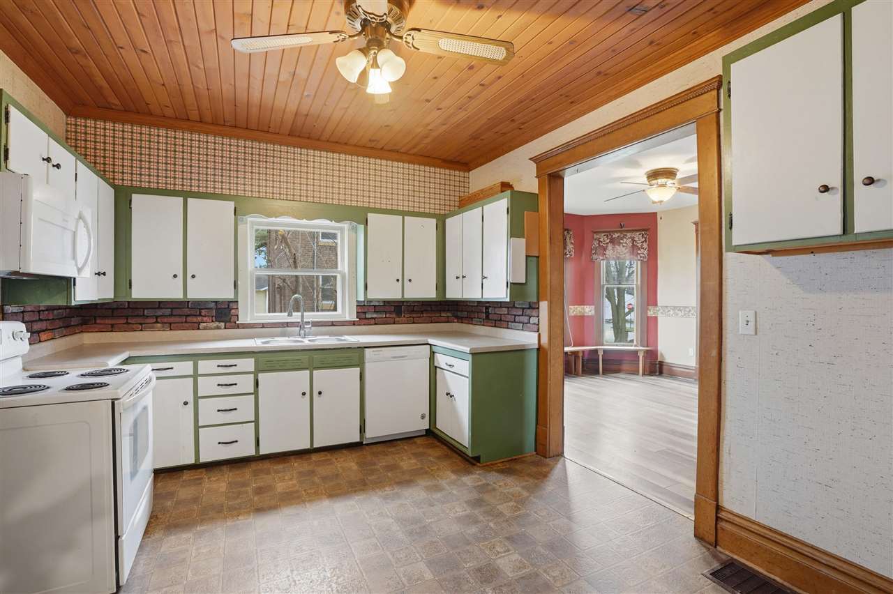 730 S Iowa Avenue Washington IA 52353