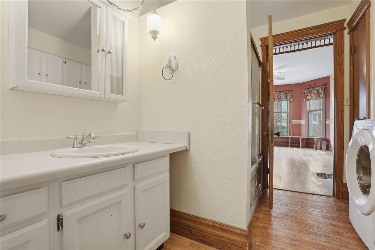 730 S Iowa Avenue Washington IA 52353