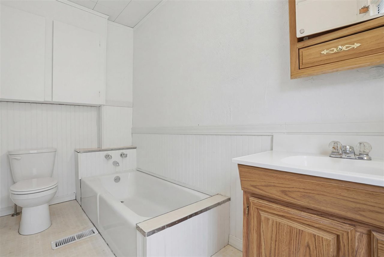 730 S Iowa Avenue Washington IA 52353