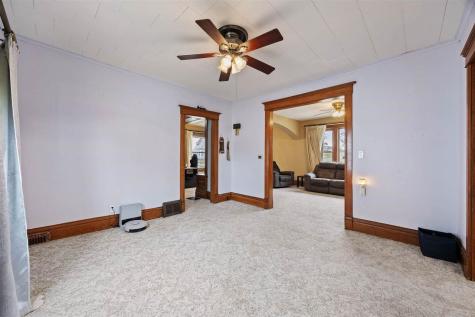 1707 8th Avenue Belle Plaine IA 52208