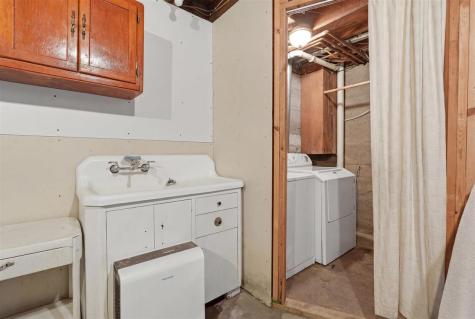 5689 SE Highway 6 West Liberty IA 52776