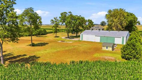5689 SE Highway 6 West Liberty IA 52776