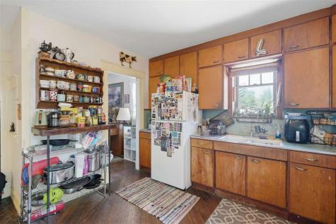 214 N Gilbert Street Iowa City IA 52240