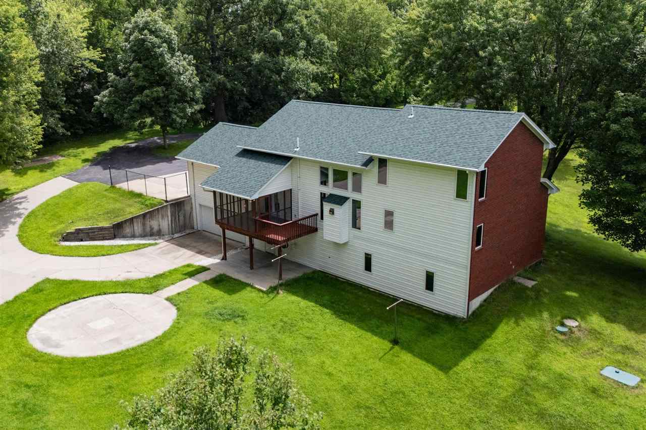 4698 Fox Lane NE Iowa City IA 52240