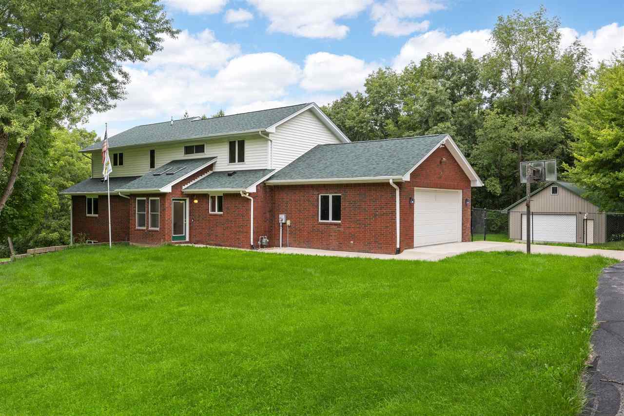 4698 Fox Lane NE Iowa City IA 52240