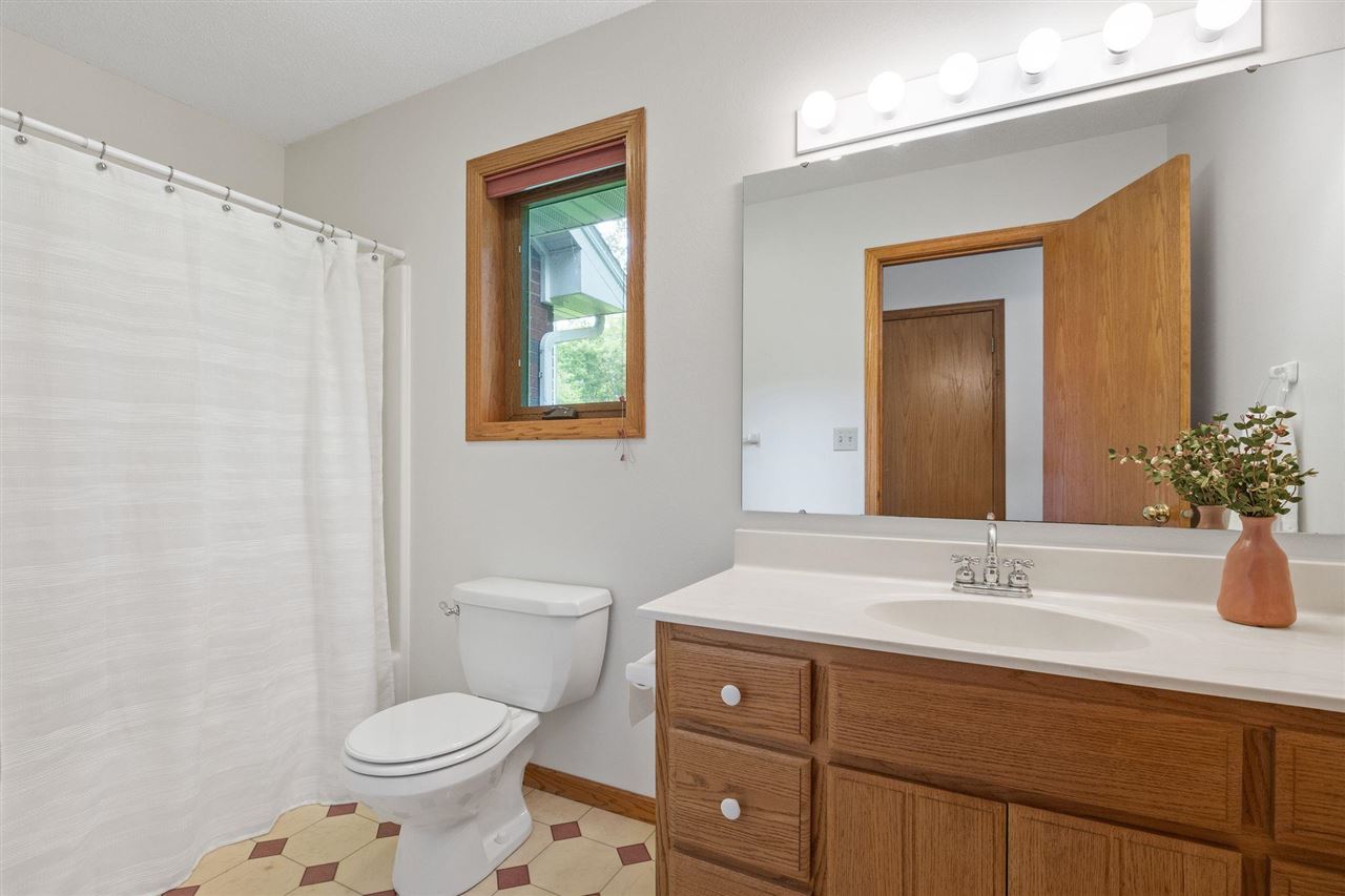 4698 Fox Lane NE Iowa City IA 52240