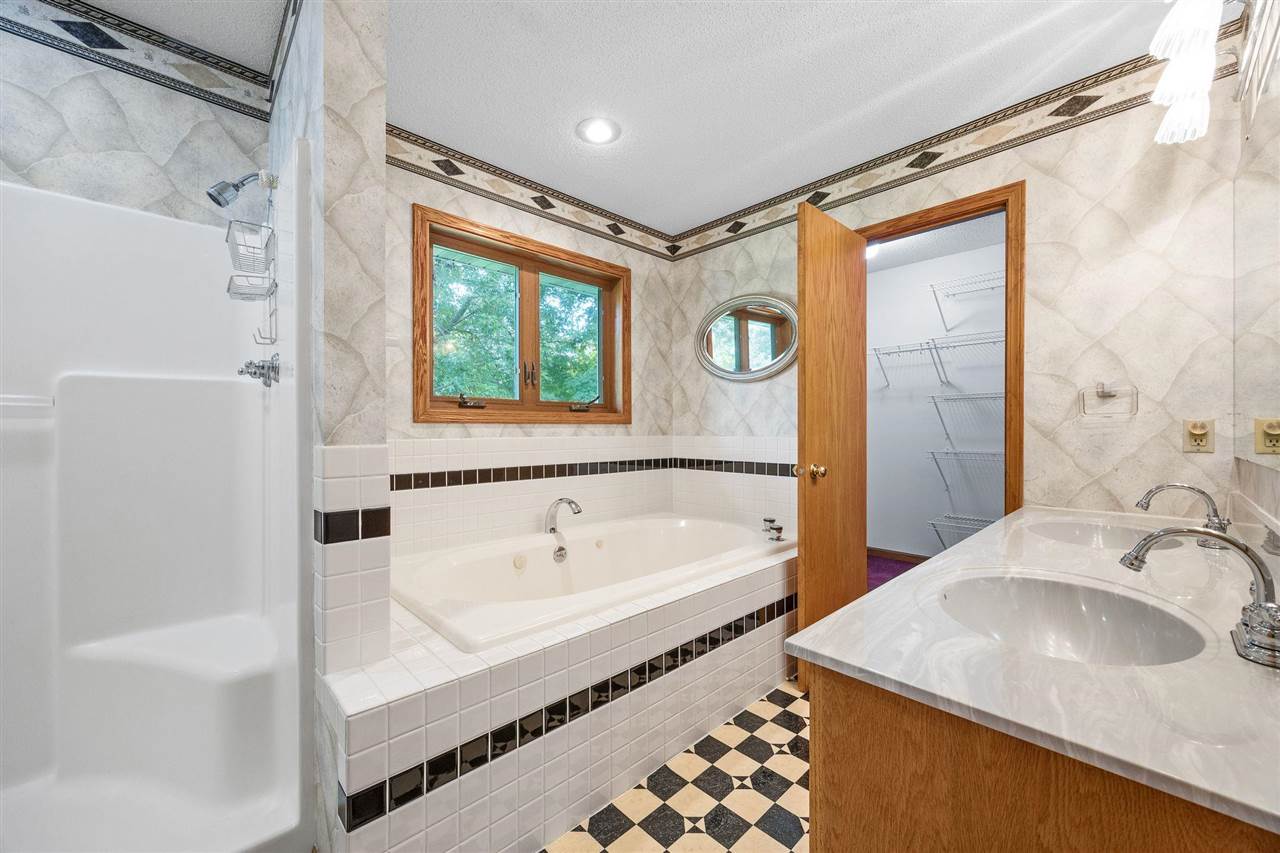 4698 Fox Lane NE Iowa City IA 52240