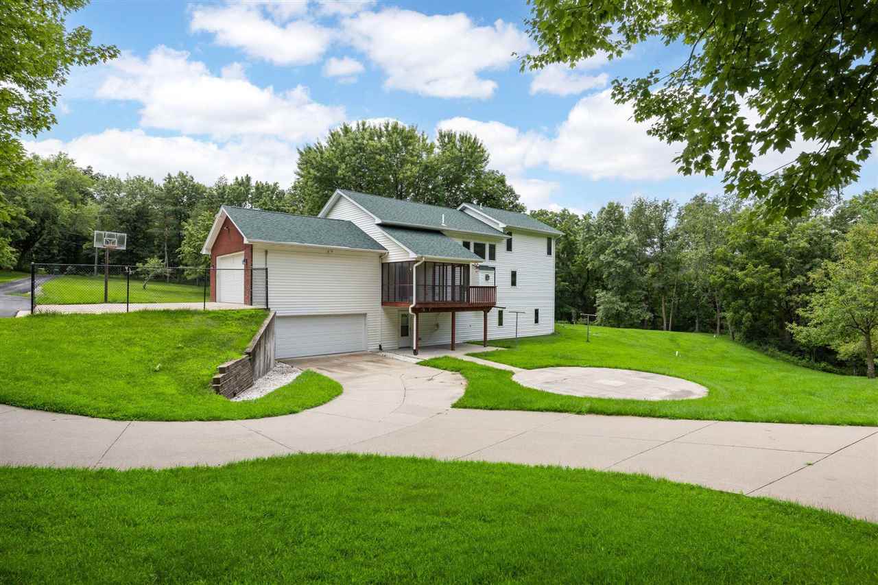 4698 Fox Lane NE Iowa City IA 52240