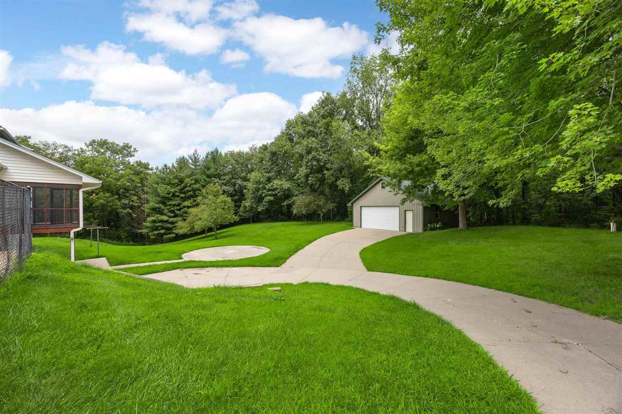 4698 Fox Lane NE Iowa City IA 52240