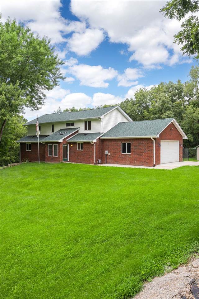 4698 Fox Lane NE Iowa City IA 52240