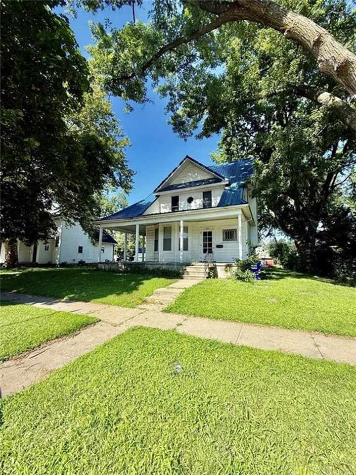 421 S 4th Avenue Washington IA 52353