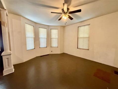 421 S 4th Avenue Washington IA 52353