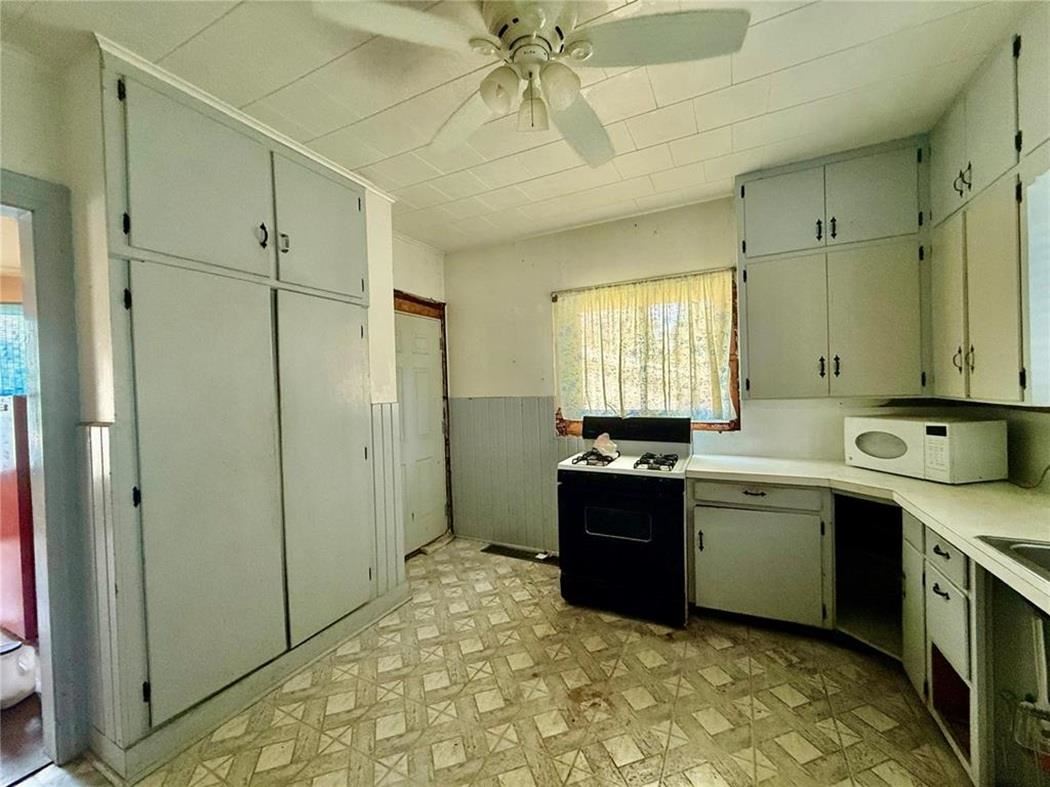421 S 4th Avenue Washington IA 52353