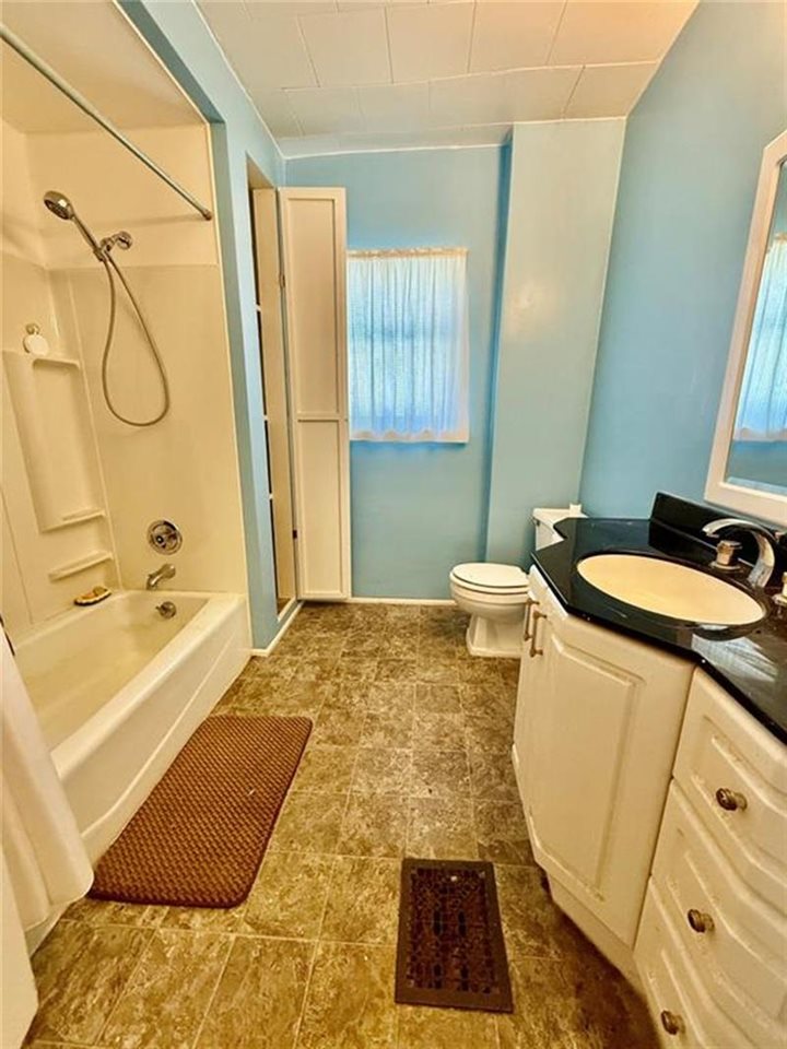 421 S 4th Avenue Washington IA 52353
