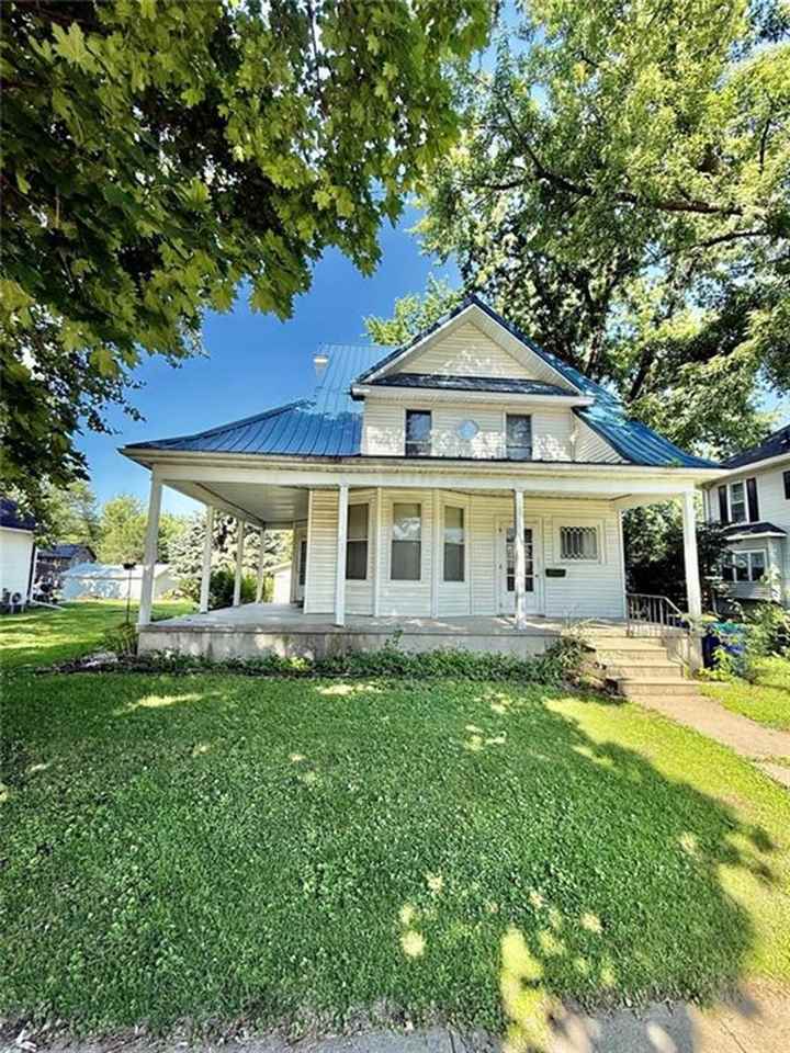 421 S 4th Avenue Washington IA 52353