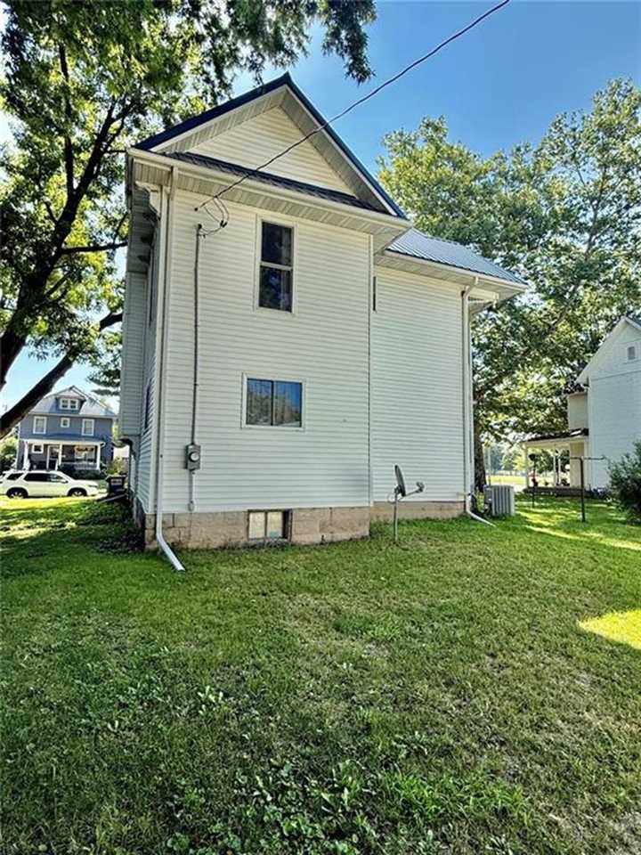 421 S 4th Avenue Washington IA 52353