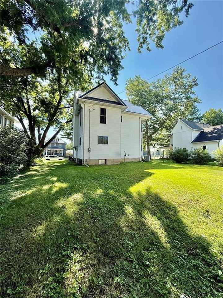 421 S 4th Avenue Washington IA 52353