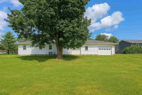 907 Mckinley Avenue Lowden IA 52255
