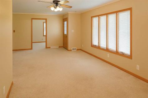 907 Mckinley Avenue Lowden IA 52255