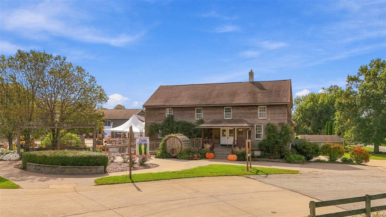 4402 220th Trail Amana IA 52203