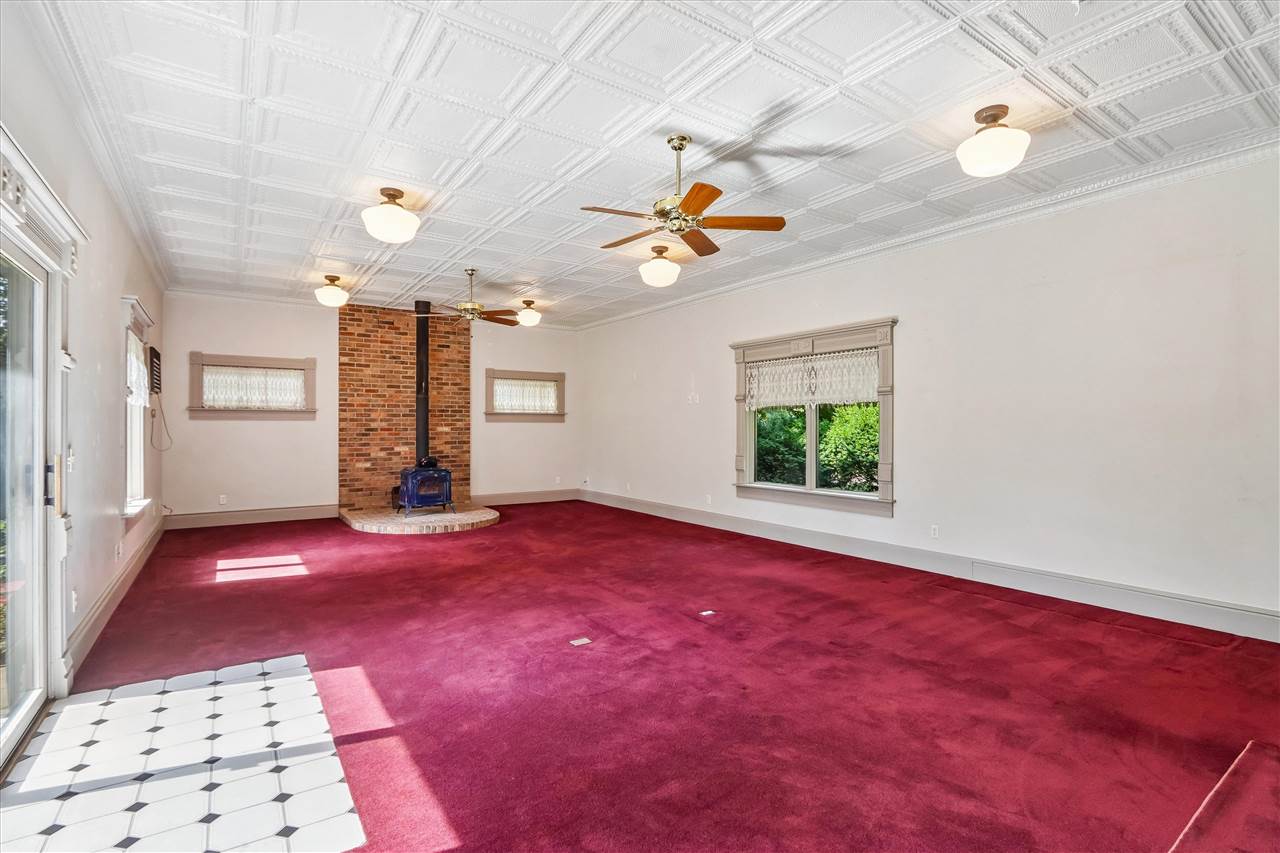 532 Olive Street Iowa City IA 52246