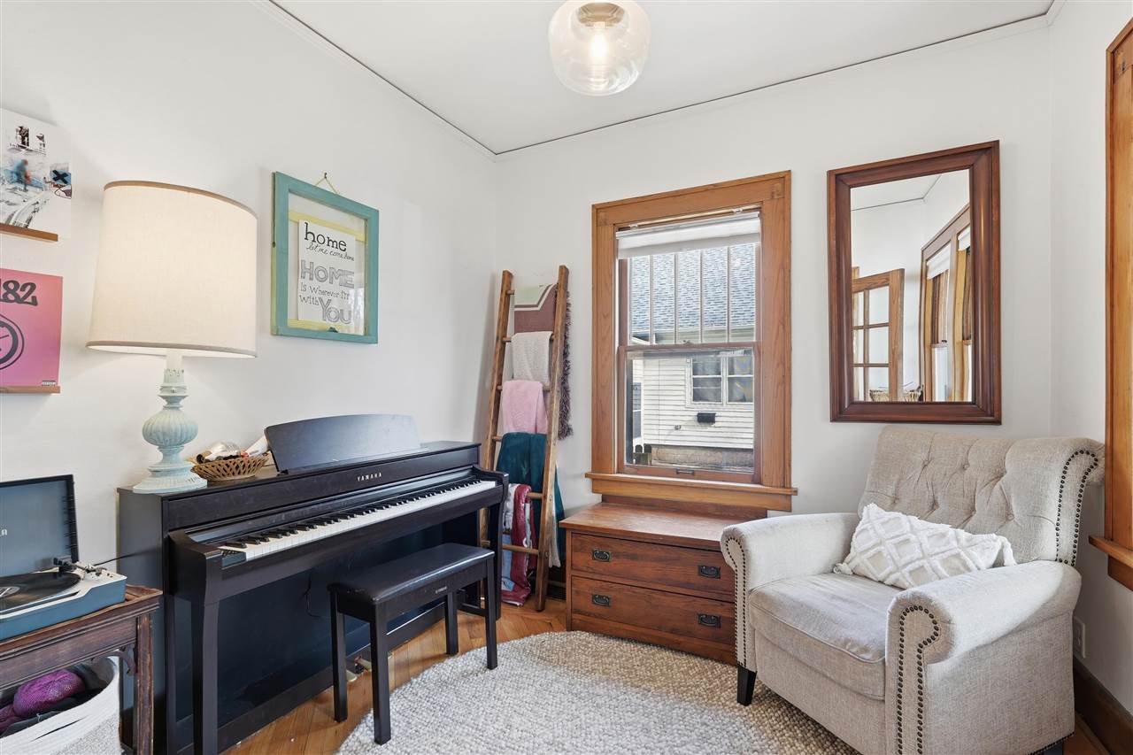 809 S 7th Avenue Iowa City IA 52245