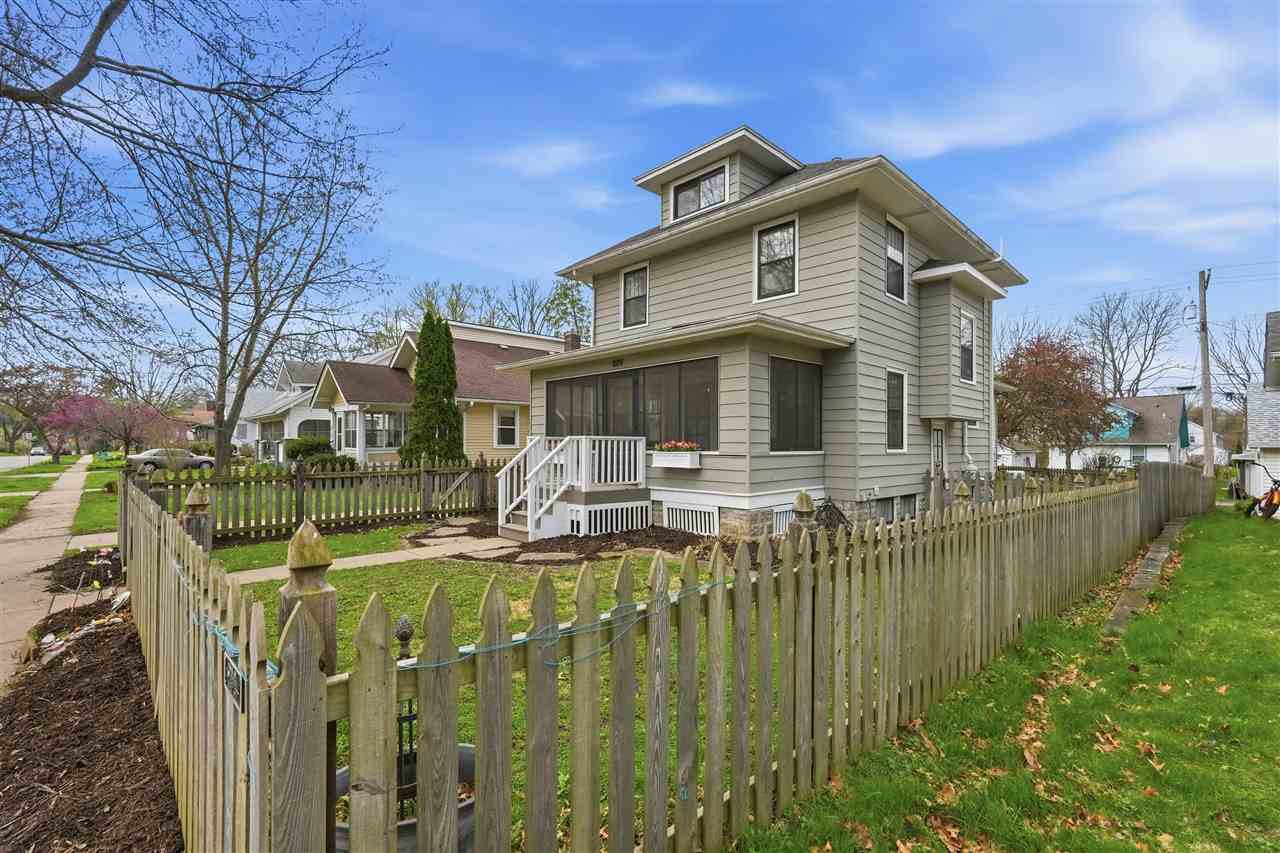 809 S 7th Avenue Iowa City IA 52245