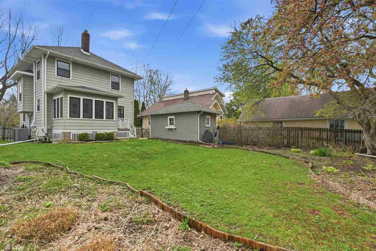809 S 7th Avenue Iowa City IA 52245