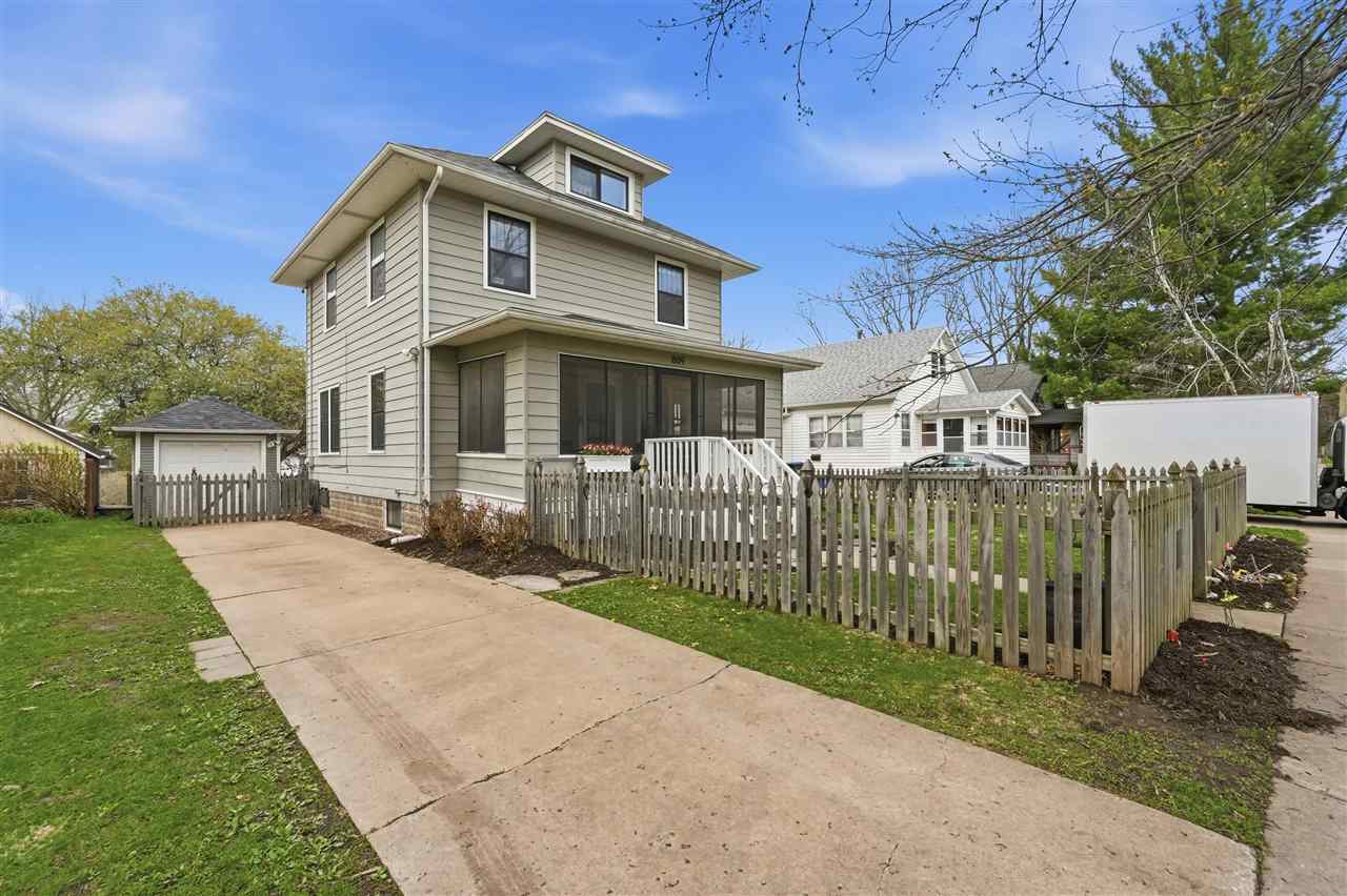 809 S 7th Avenue Iowa City IA 52245
