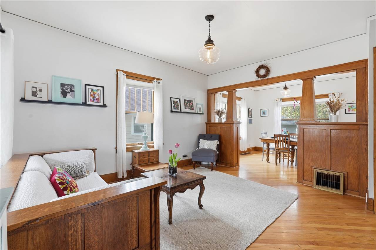809 S 7th Avenue Iowa City IA 52245