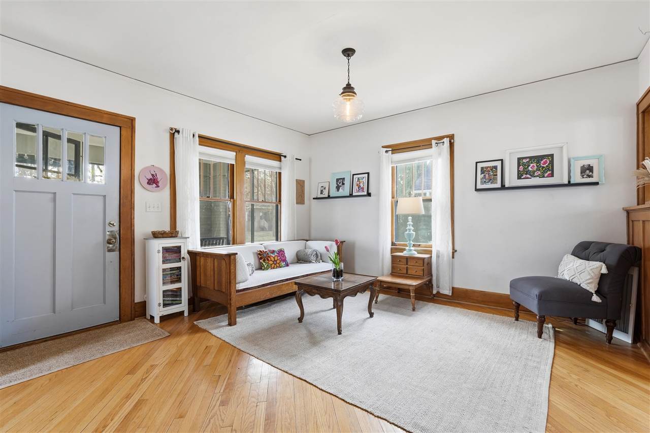 809 S 7th Avenue Iowa City IA 52245