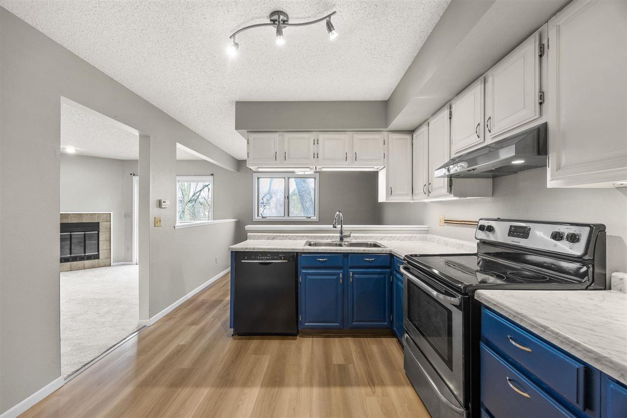 2326 Plaen View Iowa City IA 52246