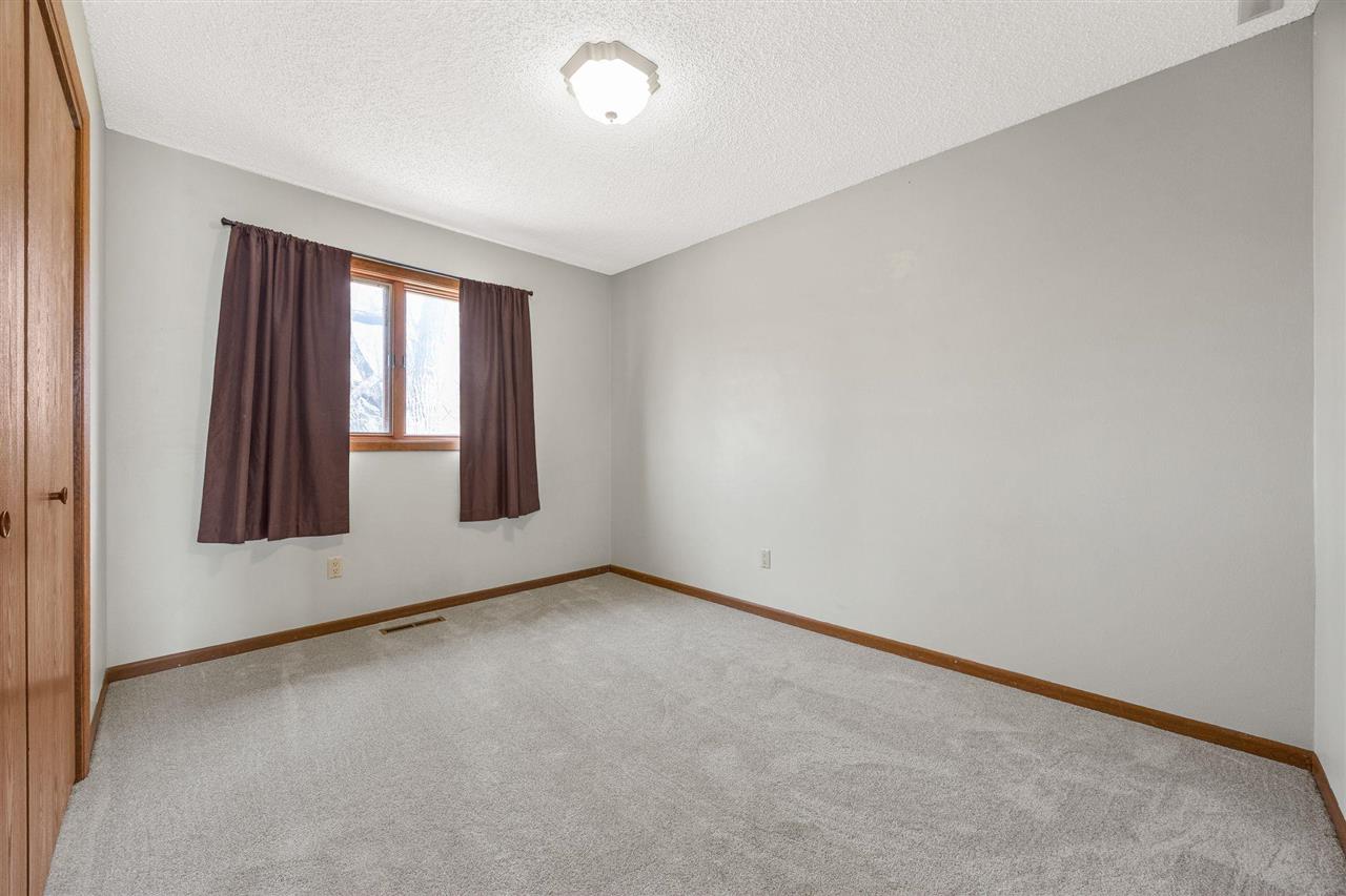 2326 Plaen View Iowa City IA 52246