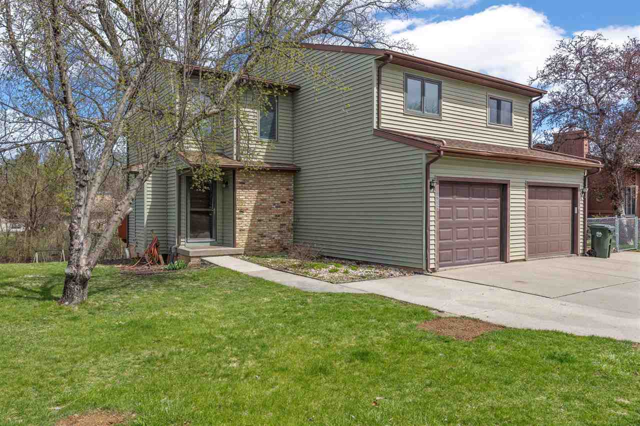 2326 Plaen View Iowa City IA 52246