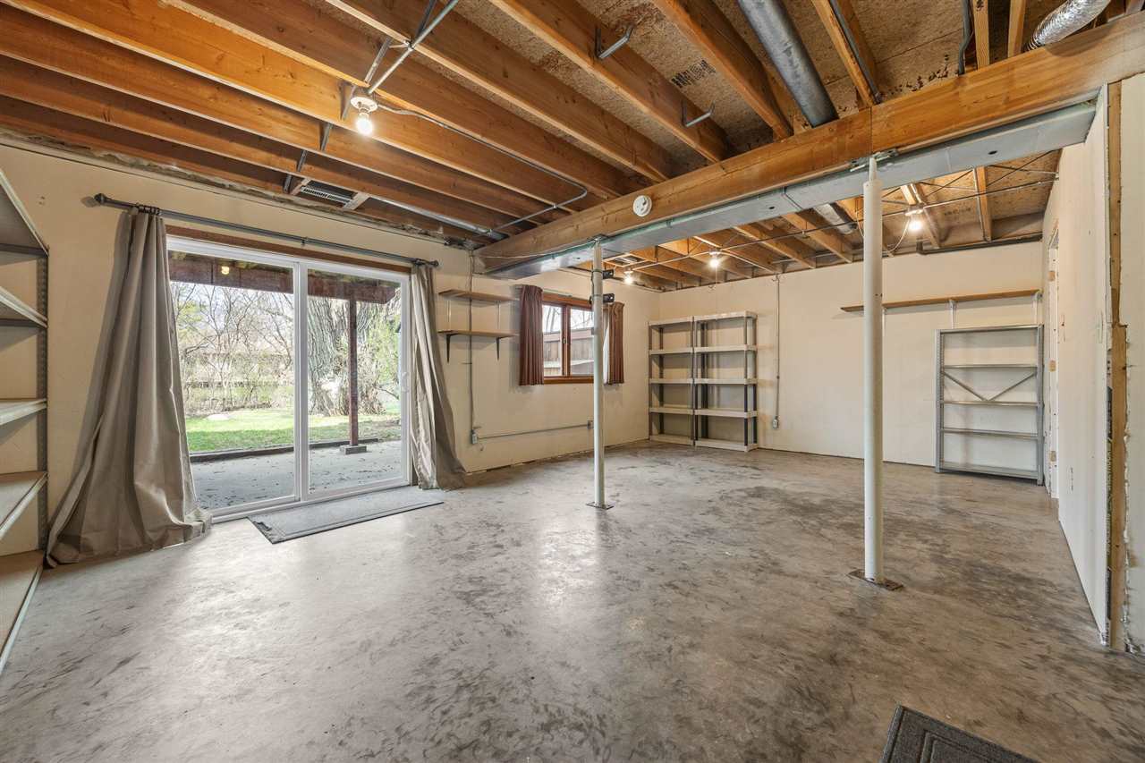 2326 Plaen View Iowa City IA 52246