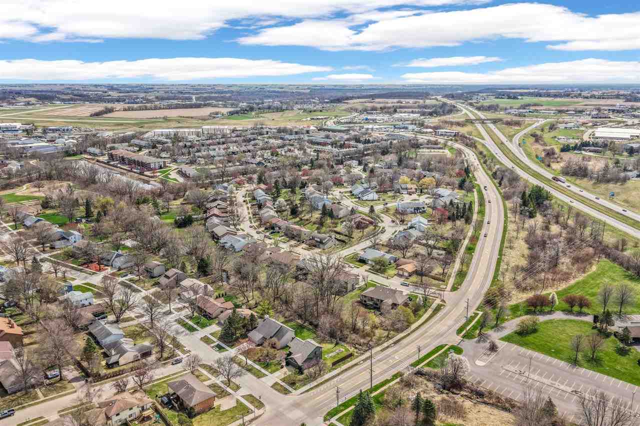 2326 Plaen View Iowa City IA 52246