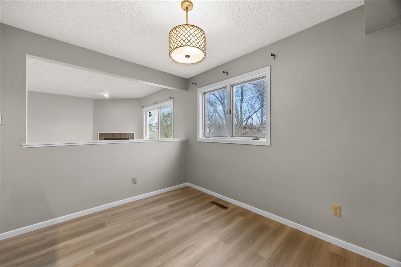2326 Plaen View Iowa City IA 52246