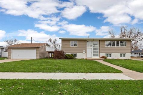 2200 Country Club Drive Marion IA 52302-5524