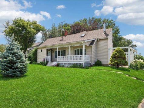 4975 Sharon Center Road SW IA 52240