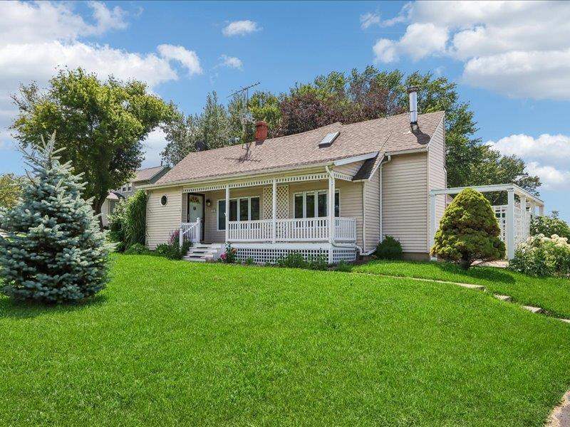 4975 Sharon Center Road SW IA 52240